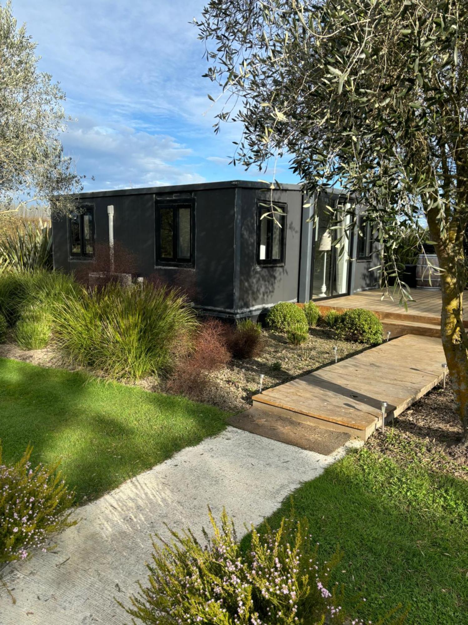 Апартаменты Adorable Little Container House Хейстингс Экстерьер фото