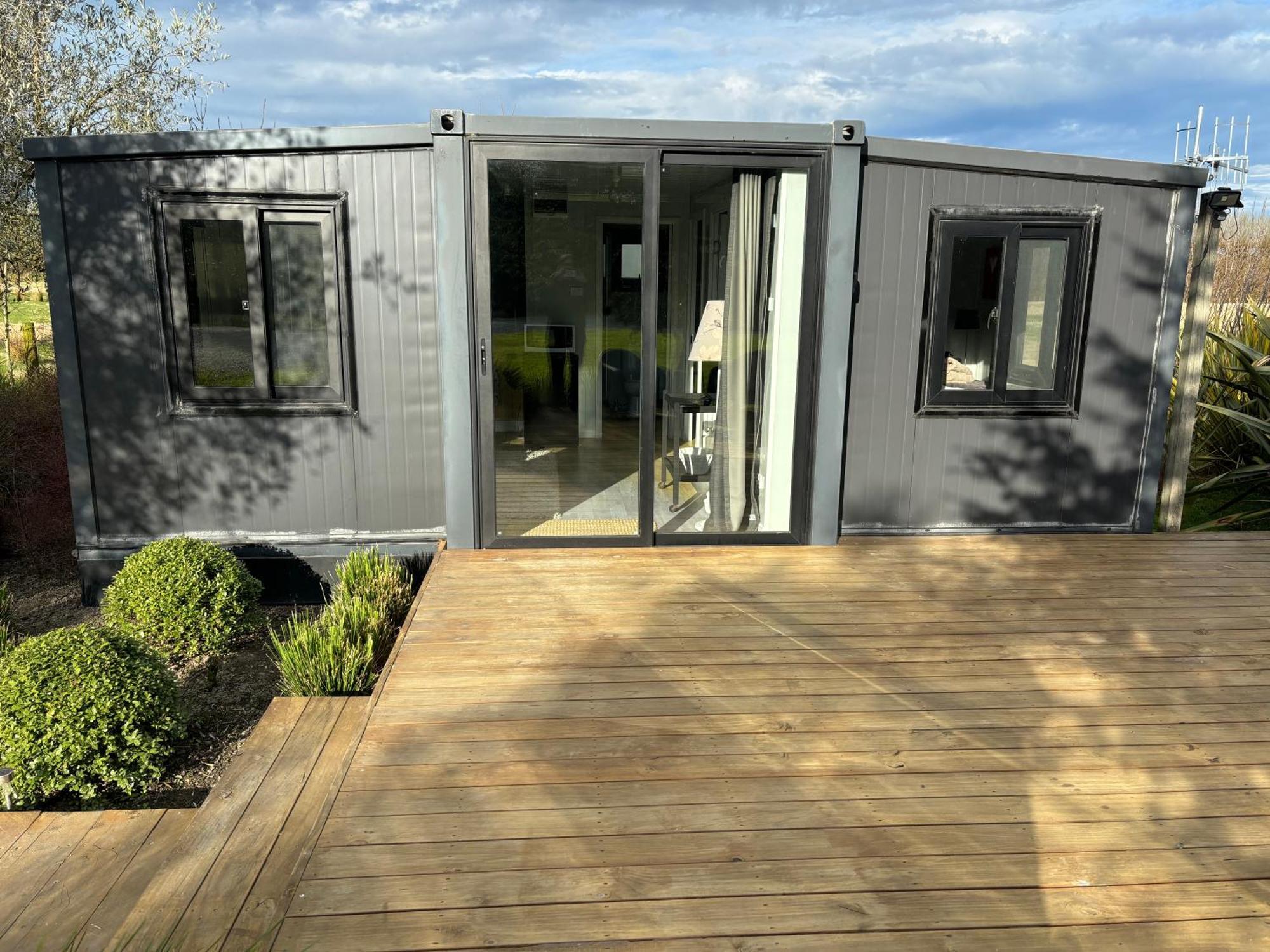 Апартаменты Adorable Little Container House Хейстингс Экстерьер фото