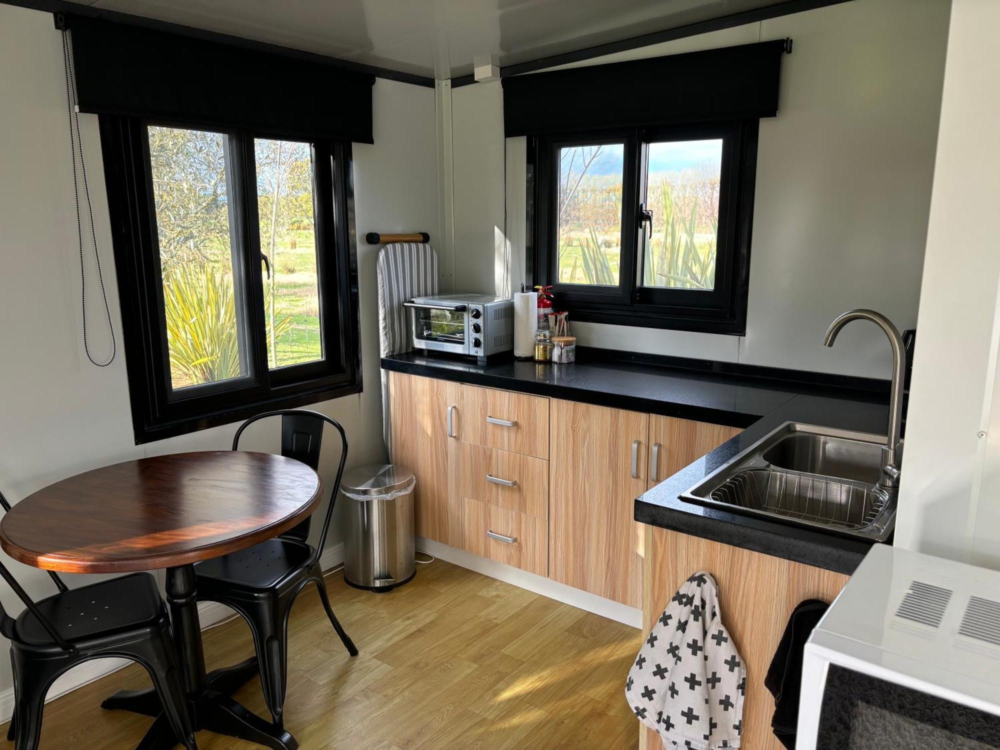 Апартаменты Adorable Little Container House Хейстингс Экстерьер фото
